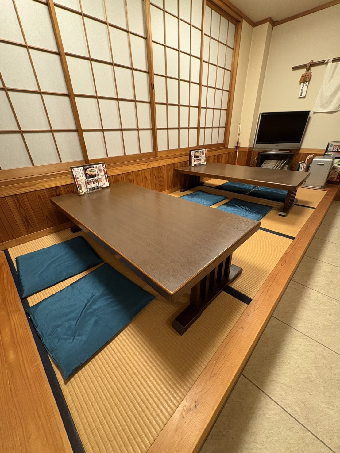 美津屋 店内 テーブル